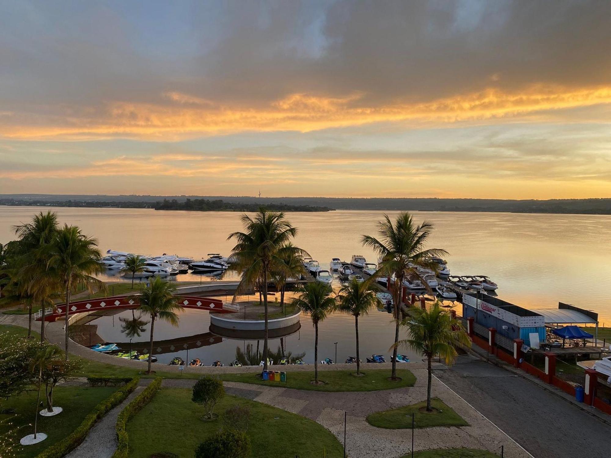 Flat Beira Lago No Centro De Bsb Brasilia Exterior foto